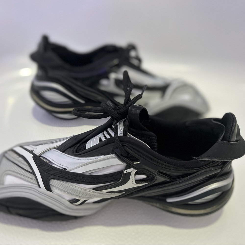 Never worn , tyrex balenciaga , 40s , size 7 women’s